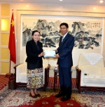 宋光兴副厅长会见老挝卫生部教育科研司代司长宋占·塞西达女士一行 - 教育厅