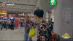 黄艺馨机场尴尬撞衫   同款买家卖家秀 - 新闻频道