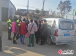 7座面包车坐11人超员司机被罚200元记6分 - 云南信息港