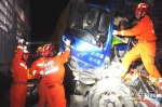 云南大保高速6车连环追尾 两名被困人员被成功解救 - 云南信息港