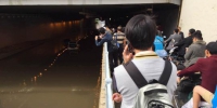 昆明一夜大雨致全城80多处被淹市民上班遭遇“人在囧途” - 云南频道