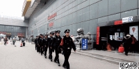 昆明盘龙警方在东、北部 客运站护航春运 - 云南信息港