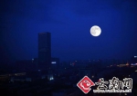 21世纪最大月亮闪亮夜空 - 云南信息港